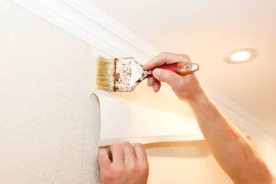 Pose de papier peint au Landreau — revêtements muraux et toiles de verre
